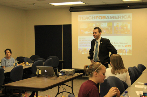 Kirk Scarbrough informs students about the Teach for America Program. Photo by Sara Smith.