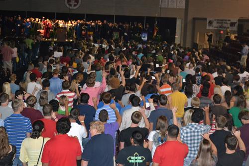 Freshmen sing to WT’s Alma Mater at Convocation. Photo by Alex Montoya.