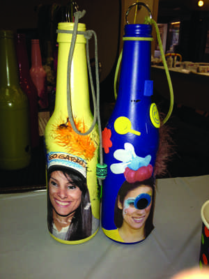 Students decorated incense bottles in the JBK.