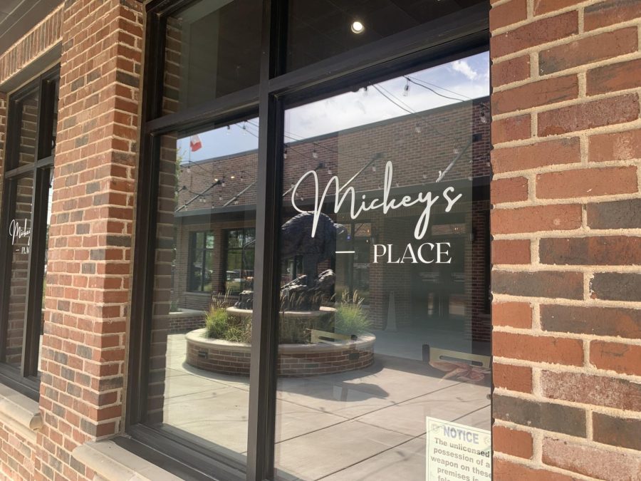 Shops on Fifth Avenue has a new location, Mickey's Place, that offers Italian food in Canyon.