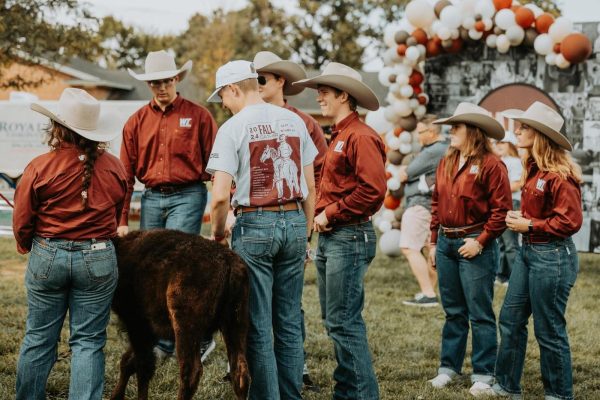 WTAMU students participate in the 2024 Fall Gather — Mia Encinias, George Graybill, Hayden Holwick, Kaden Husband, Makenzie Norden, Jett Mizer, and Rebecca Tracy, gather around during the event with Doc. 